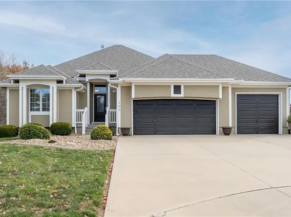 109 N Eastglen Dr, Raymore, MO 64083