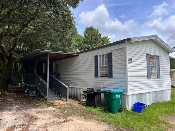 1820 Broadmoor Dr, Gautier, MS 39553