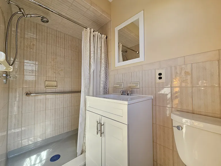 27 Whitaker Ave #1 — Photo 14
