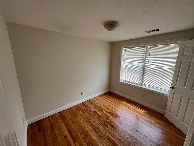 1135 Washington St #4 — Photo 13