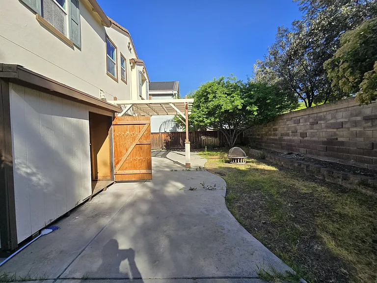 626 W La Canada Ave — Photo 29
