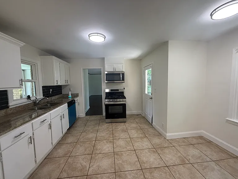 1321 Snapfinger Rd — Photo 11