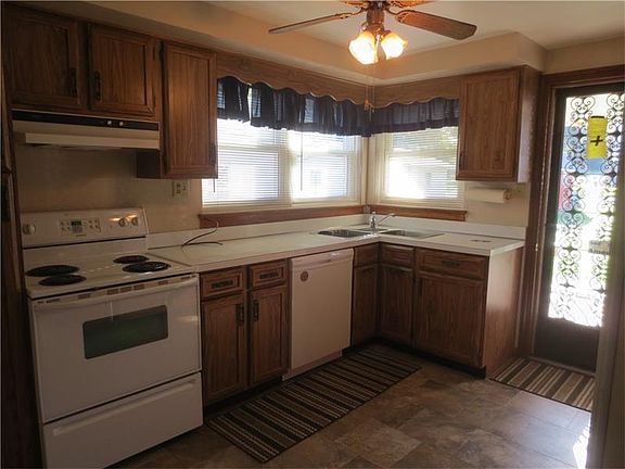 5th image of 534 Maple Ave