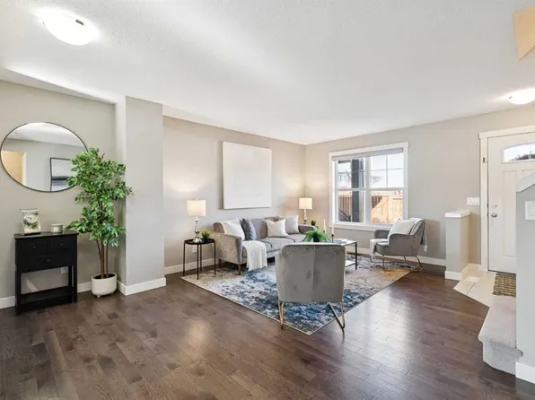 420 NW McKenzie Towne Sq SE, Calgary, AB T2Z 1C8
