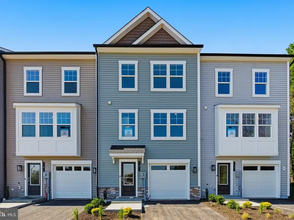 8 Magnolia Ct, Gettysburg, PA 17325