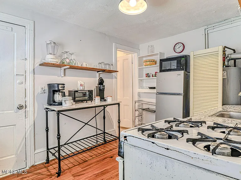 19 Webb Ave #1W — Photo 7