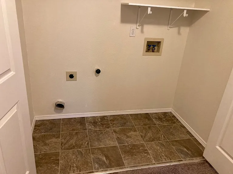 Two Bedroom Duplex in South Salem, Landscaping Included! — Photo 16