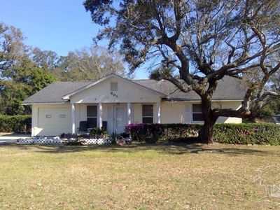 801 Lagoon Dr, Pensacola, FL, 32505