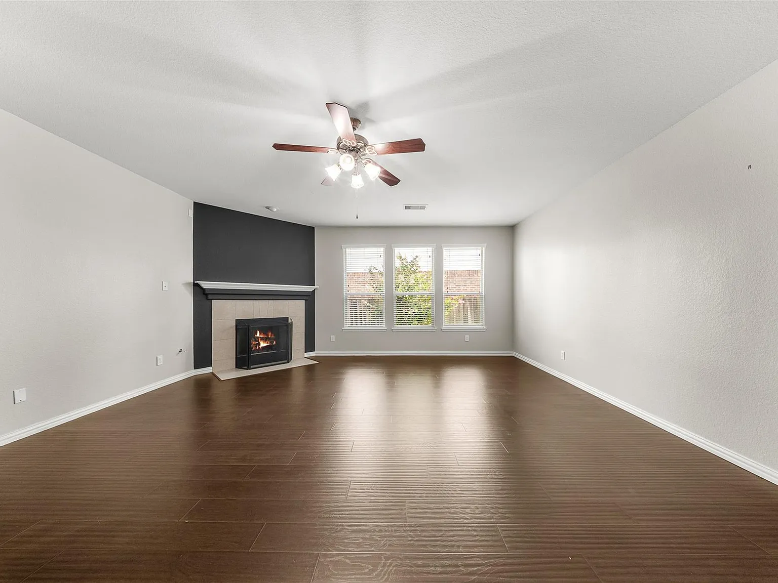 4 bed, 2.0 bath, 3006 sqft, $2,700 — Photo 3