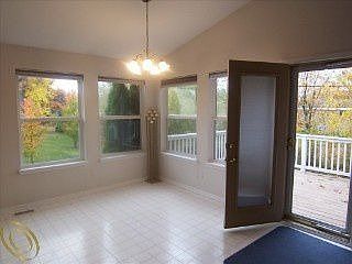 4th image of 2420 Forest Hills Dr
