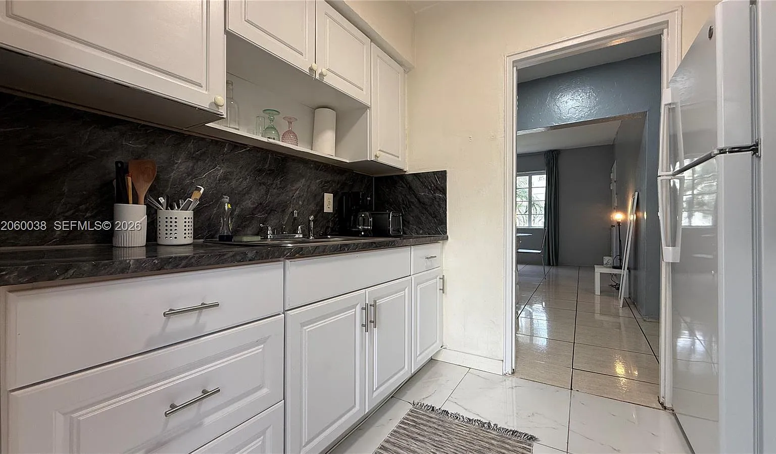 Winds Of Nobe Condo — Photo 3