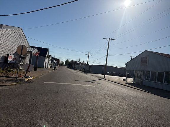 5th image of 929 W 3rd St