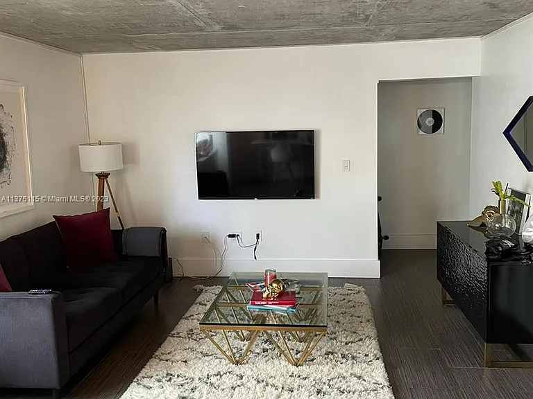 753 Michigan Ave #2E — Photo 4