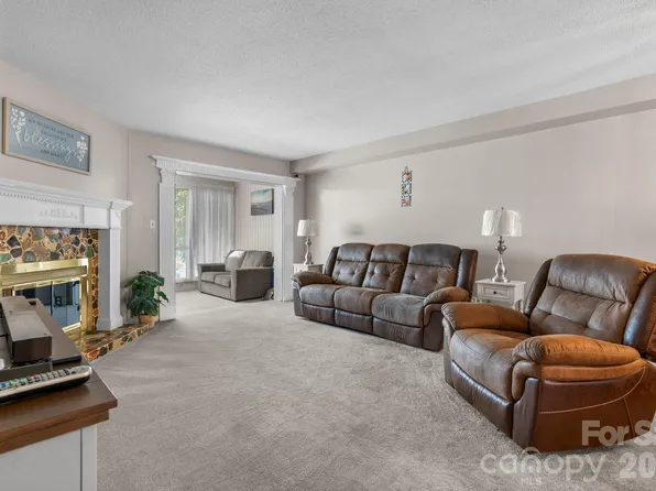 1330 5th St NE APT 11, Hickory, NC 28601