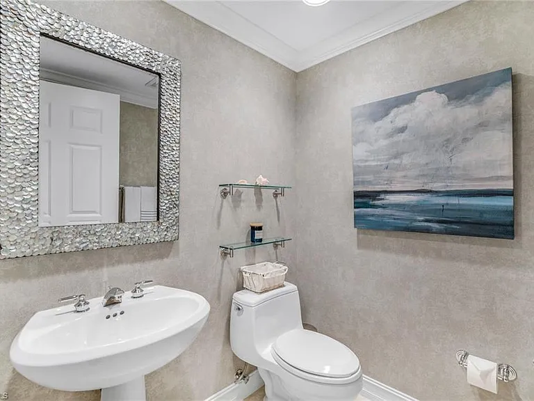 2728 Tiburon Blvd E #105 — Photo 15