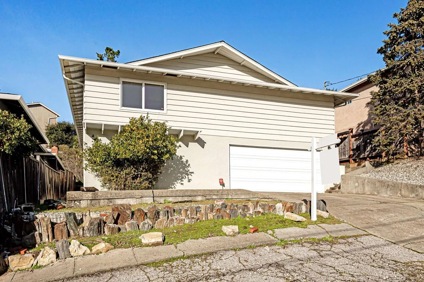 2704 Barclay Way photo 1
