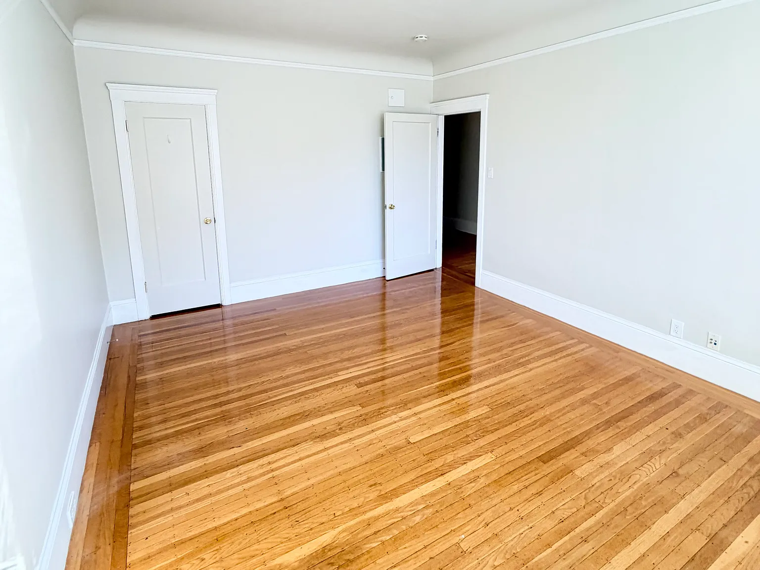 2 bed, 1.5 bath, 800 sqft, $5,500 — Photo 2
