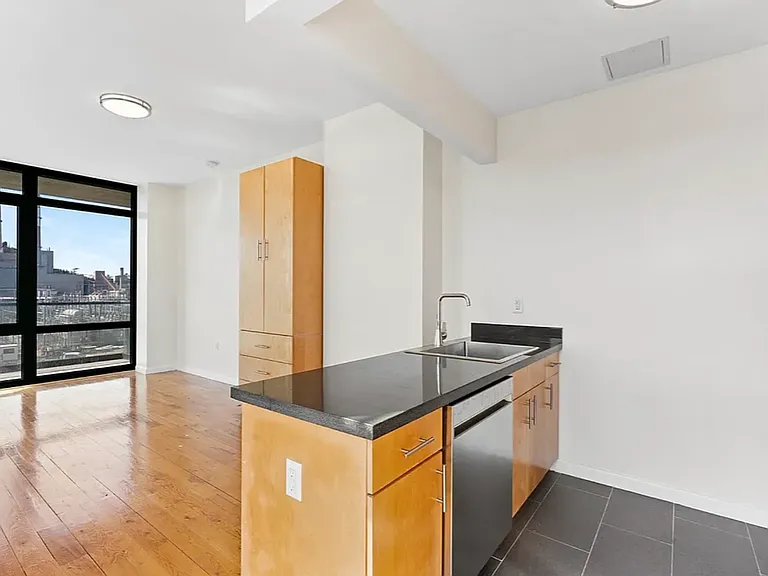 34-46 Vernon Blvd #W518 — Photo 8