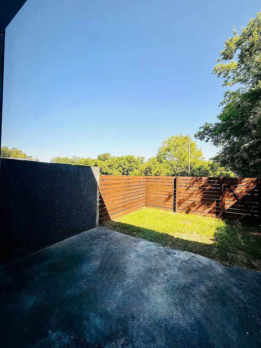 3 bed, 1.5 bath, 1200 sqft, $1,750 — Photo 3