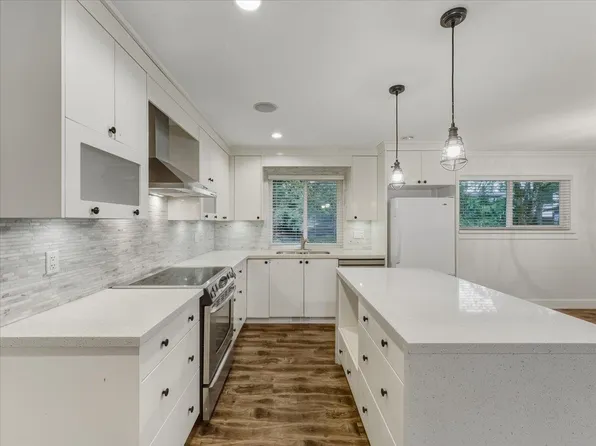 3976 205b St, Langley, BC V3A 2B3