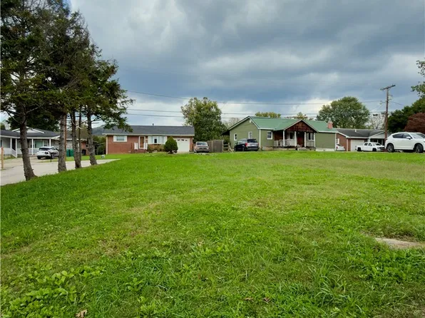 1420 Strawberry Rd, Saint Albans, WV 25177