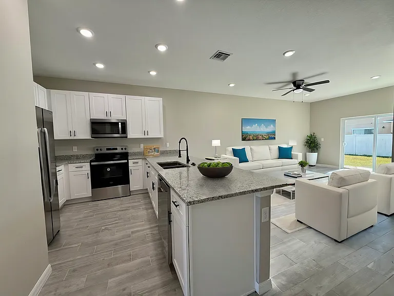 701 Camel Ct — Photo 2