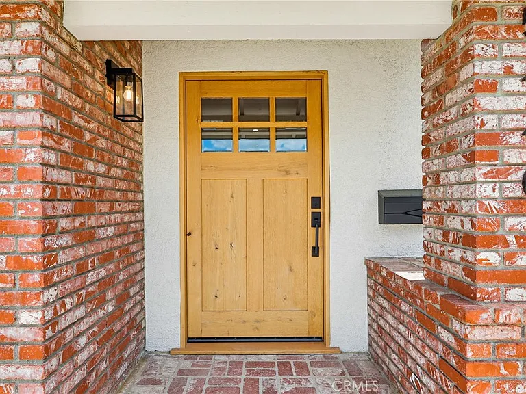 5440 Alcove Ave — Photo 4