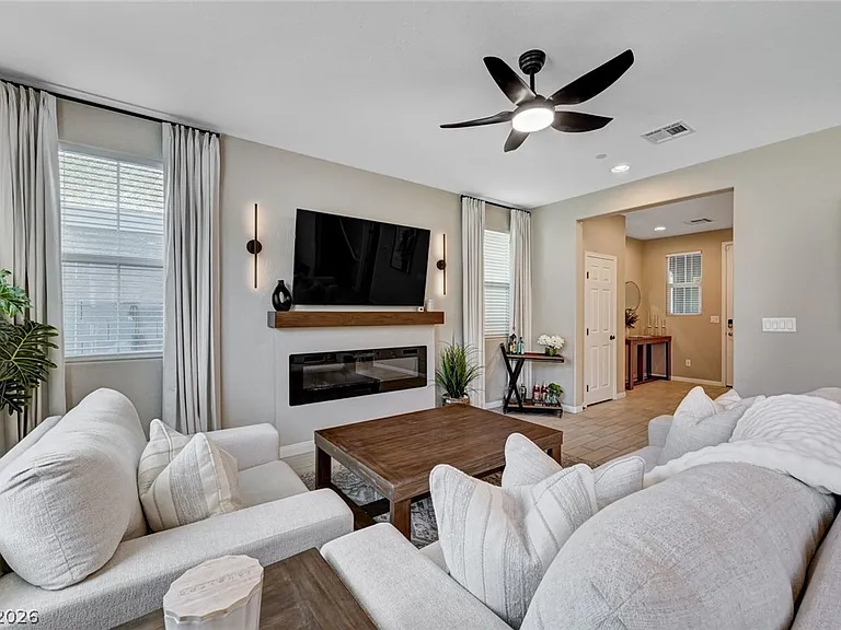 372 Silva Pl — Photo 6