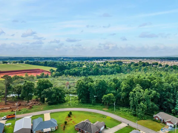 136 Easy St, Hazel Green, AL 35750