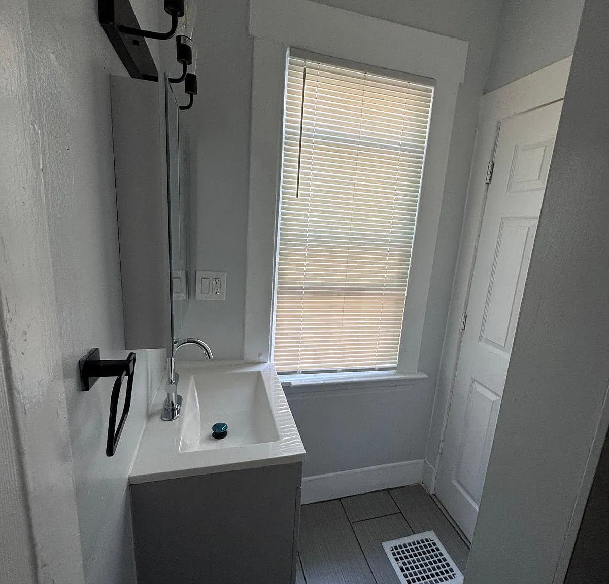 2 bed, 1080 sqft, $1,750 — Photo 4