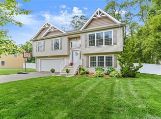 106 Harvest Ln, Milford, CT 06461