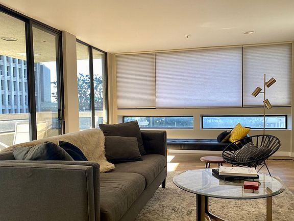 Spacious living area with day bed