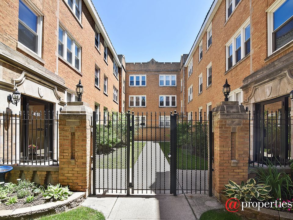 Landscaped Courtyard Entry