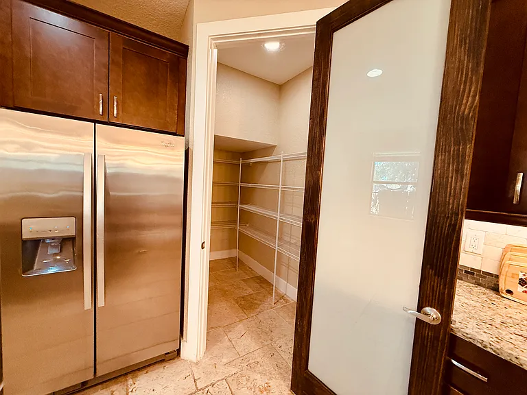 Modern kitchen & Pantry