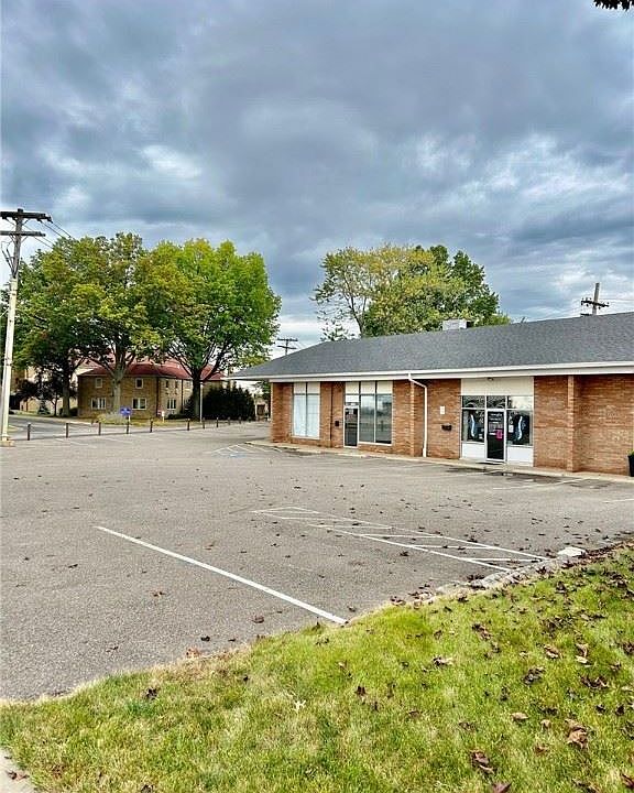 1st image of 1821 Portage Trl