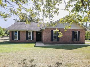 630 Blackberry Rd, Deatsville, AL 36022