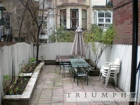 Rented by Triumph Property Group | media 23