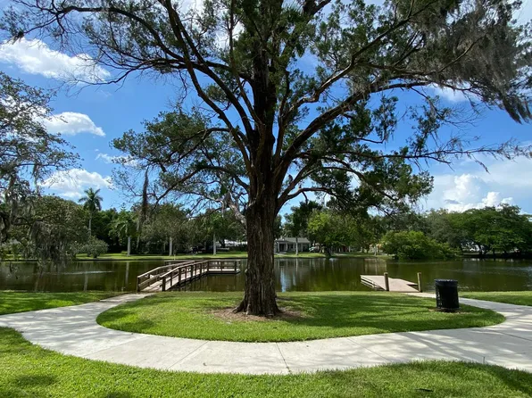 Ballard House, 1524 Ballard Park Dr #B, Bradenton, FL 34205