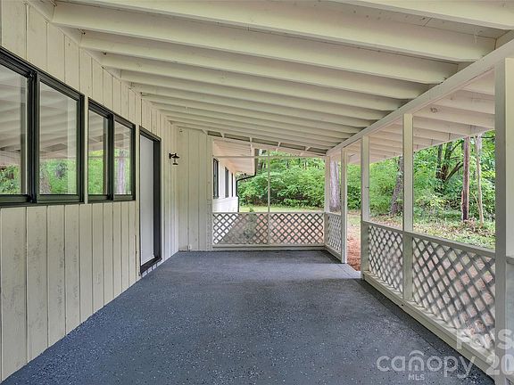5th image of 233 Dogwood Dr