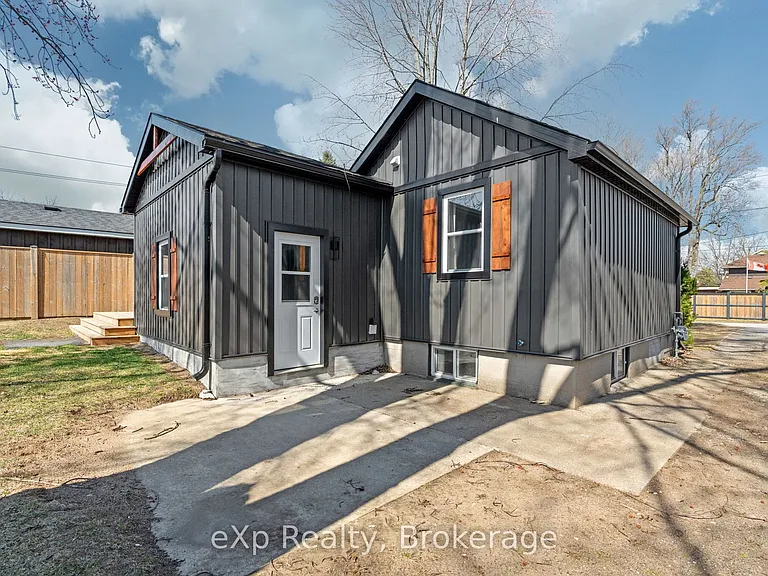 236 Sydenham St — Photo 36