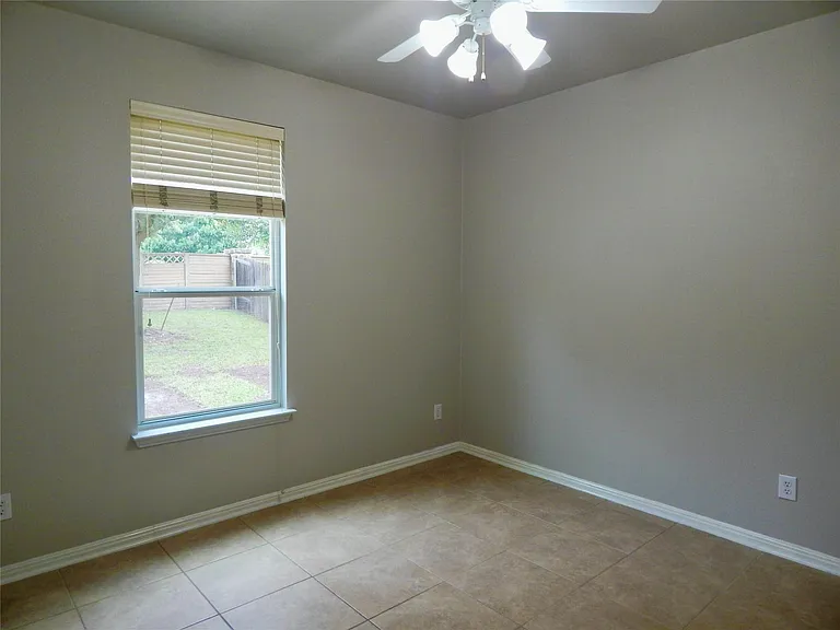 1110 Willowbrook Dr — Photo 7