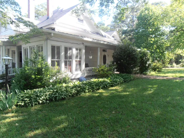 319 S Broad St, Bowman, GA 30624