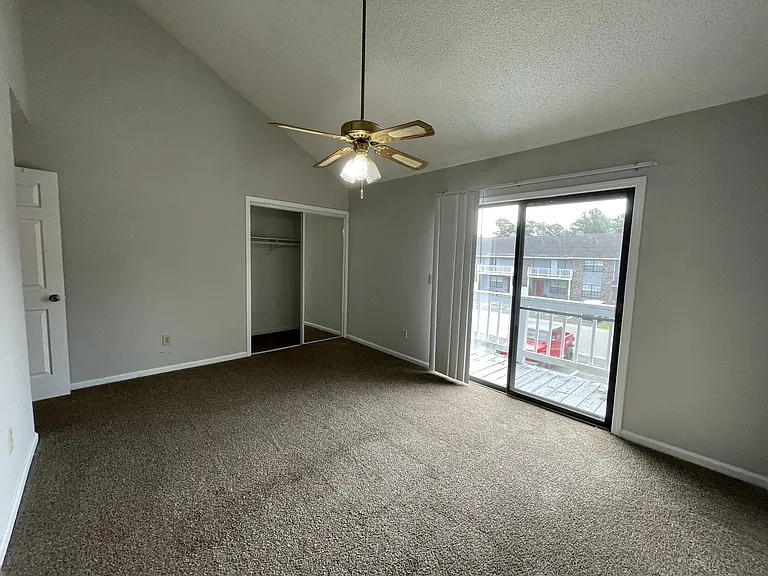 2430 Woodstock Ave — Photo 7