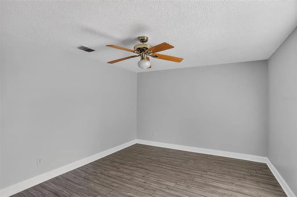 4 bed, 2.0 bath, 1889 sqft, $2,250 — Photo 4