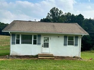 943 Haystack Rd, Mount Airy, NC 27030