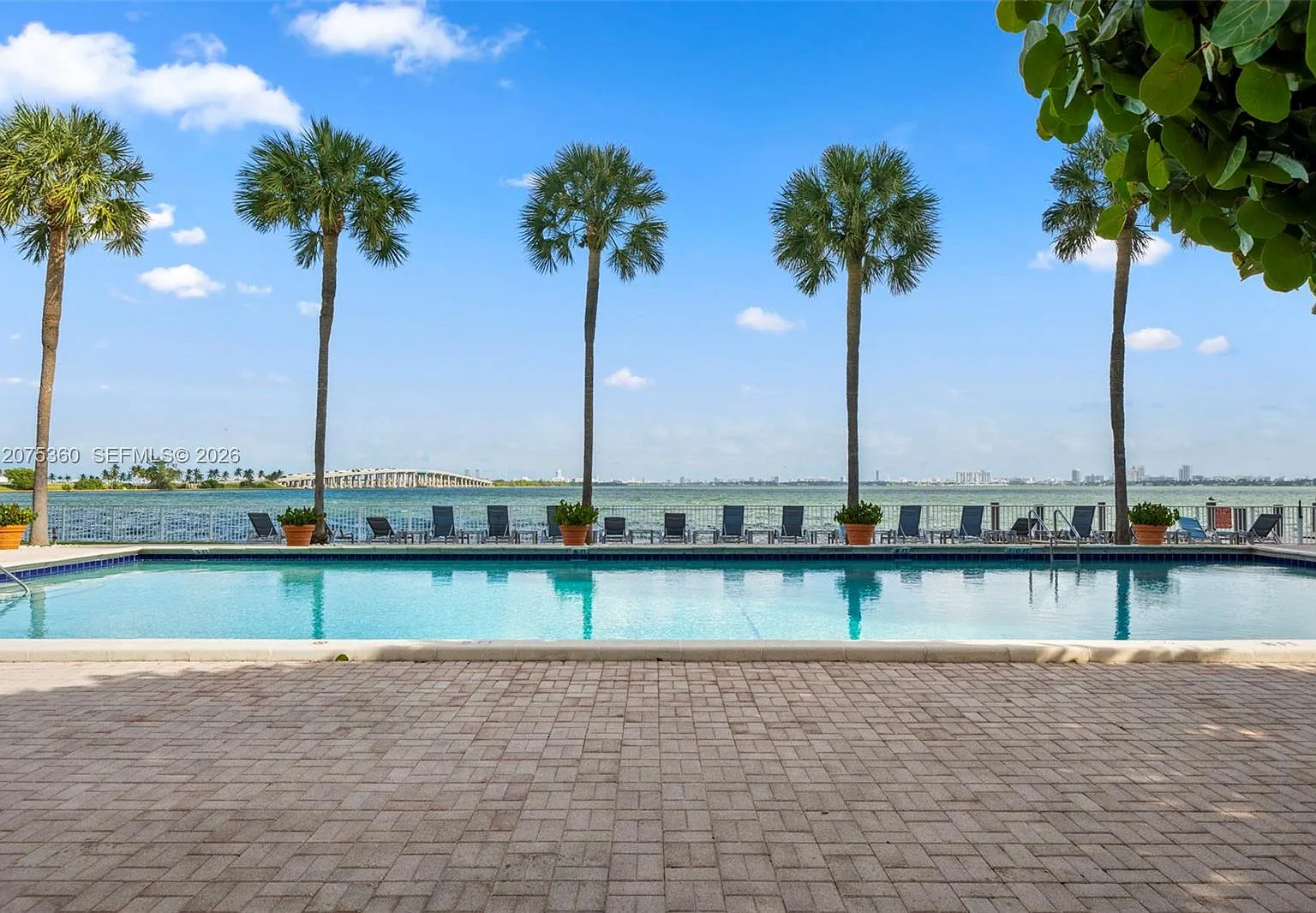 Bay Park Towers Condo — Photo 4