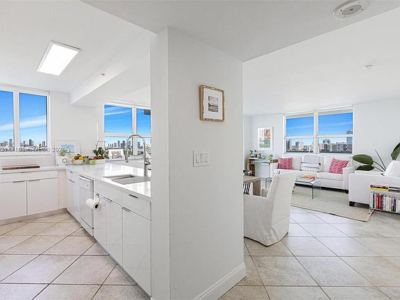 5th image of 650 West Ave APT 1511