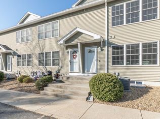13 Steeple Chase Dr, Hampstead, NH 03841