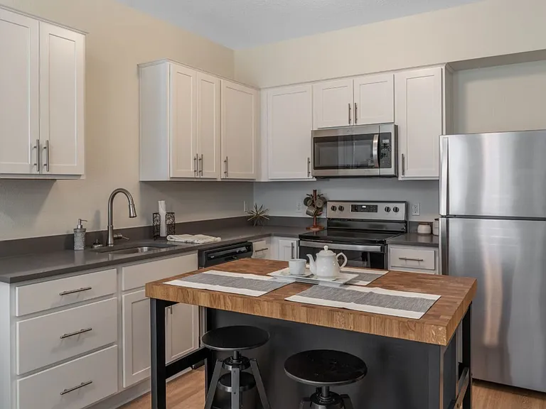 22025 NE HALSEY ST. — Photo 41