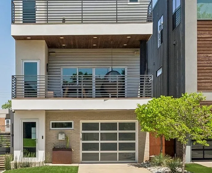 915 NW 8th St — Photo 3